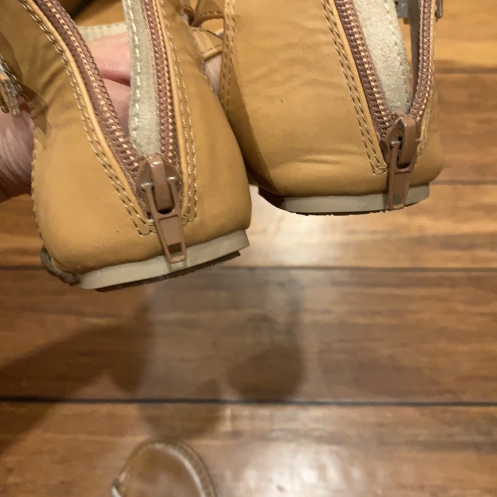 🌻Flats - Picture 5 of 5